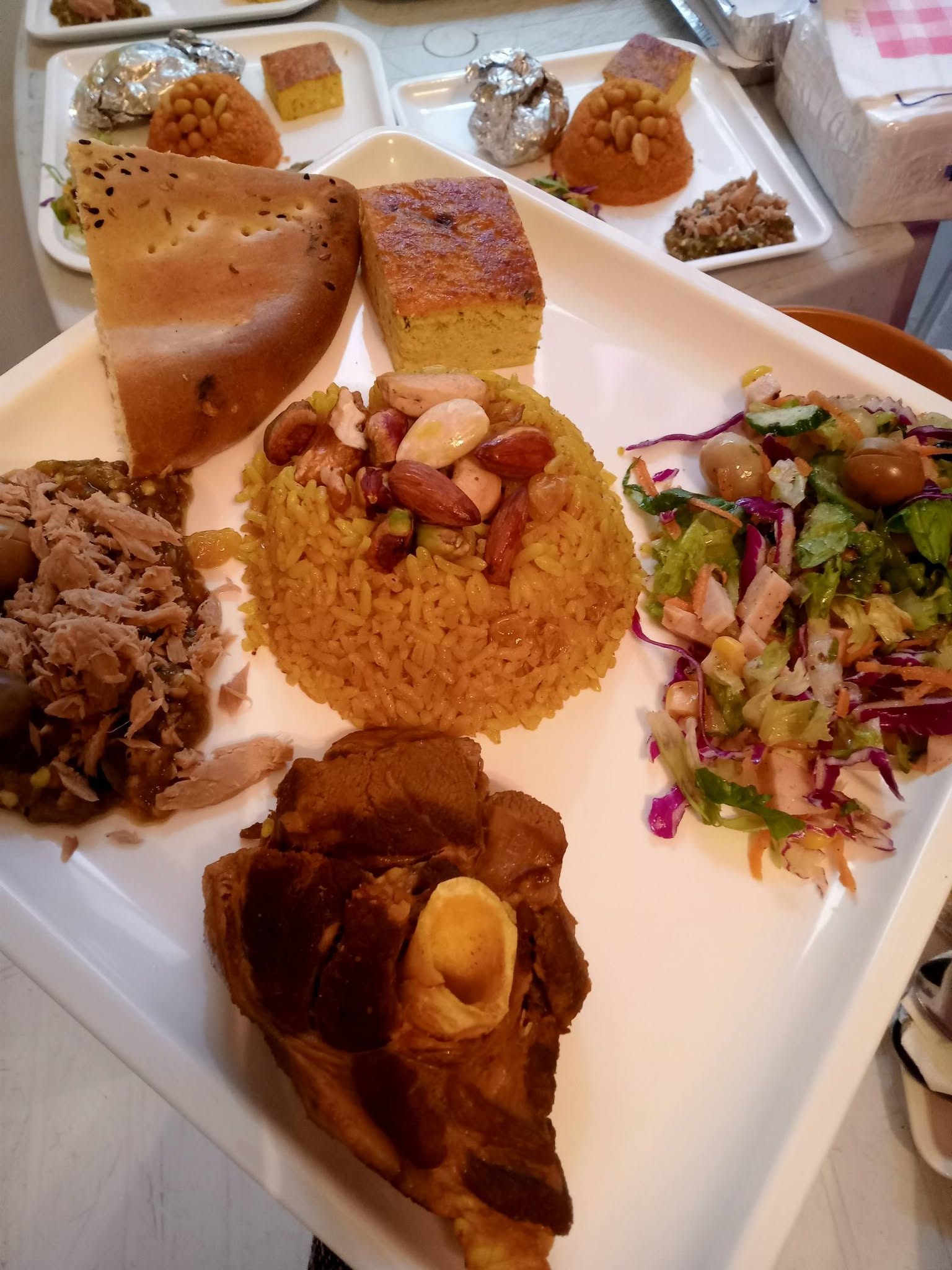 Assortiment de plats proposés par La Mira